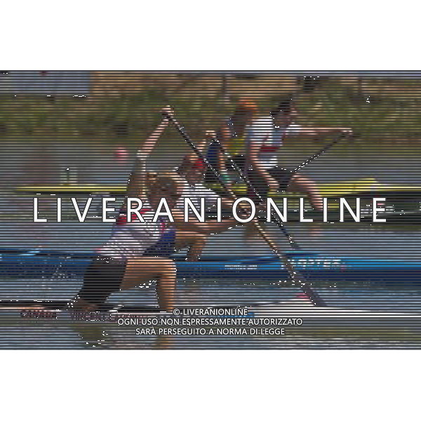 (110822) -- SZEGED, Aug. 22, 2011 () -- Canada\'s Laurence Vincent-Lapointe (front) paddles her boat during the women\'s C1 200m final of the 2011 ICF World Canoe Sprint Championships in Szeged, Hungary, Aug. 21, 2011. Vincent-Lapointe claimed the title in 48.876 seconds. (/Attila Volgyi)