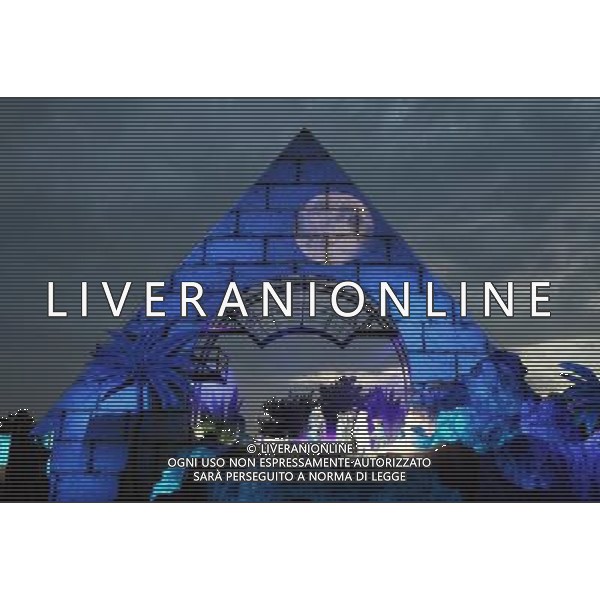 (110822) -- BERLIN, Aug. 22, 2011 () -- Mozart\'s opera The Magic Flute is performed on the pyramidal stage beside the Wannsee lake in Berlin, Germany, Aug. 21, 2011. The masterpiece is the most famous and most performed German opera for more than 200 years. (/Pan Xu) (djj)