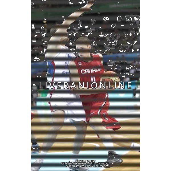 (110822) -- SHENZHEN, Aug. 22, 2011 () -- Cole Hobin (R) of Canada competes during the men\'s basketball final against Serbia at the 26th Summer Universiade in Shenzhen, a city of south China\'s Guangdong Province, Aug. 22, 2011. (/Meng Yongmin)(lm)