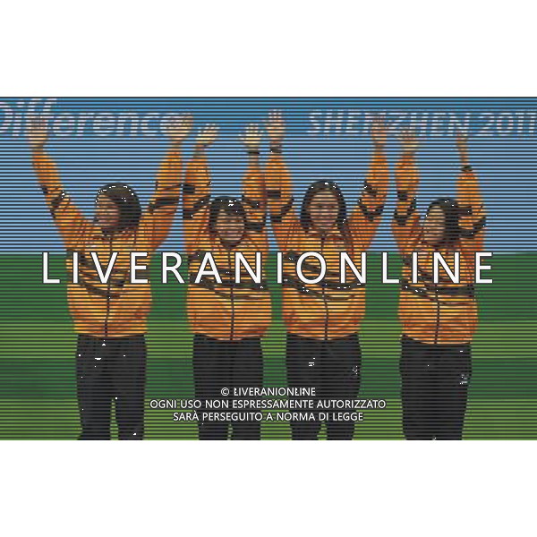 (110822) -- SHENZHEN, Aug. 22, 2011 () -- Bronze medalists Malaysia\'s team members pose during the awarding ceremony of the women\'s team of diving event at the 26th Summer Universiade in Shenzhen, a city of south China\'s Guangdong Province, Aug. 22, 2011. China won the gold with 2674.18 points. The U.S. and Malaysia won the silver and the bronze with 2373.03 points and 2336.23 points respectively. (/Lu Hanxin)(lm)