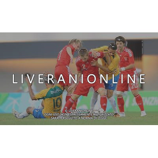 (110822) -- SHENZHEN, Aug. 22, 2011 () -- Vladimir Drukovskiy (C) of Russia competes during the men\'s bronze medal football match between Brazil and Russia at the 26th Summer Universiade in Shenzhen, a city of south China\'s Guangdong Province, Aug. 22, 2011. Russia lost 0-2. (/Li Ga)(lm)