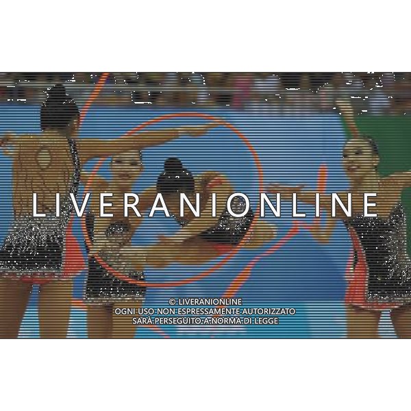 (110822) -- SHENZHEN, Aug. 22, 2011 () -- The Chinese group competes during the 3 ribbons+2 hoops final of rhythmic gymnastics at the 26th Summer Universiade in Shenzhen, a city of south China\'s Guangdong Province, Aug. 22, 2011. The Chinese group won the gold medal of the event with a total of 27.100. (/Guo Yong)