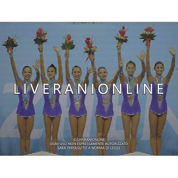 (110822) -- SHENZHEN, Aug. 22, 2011 () -- The Chinese group pose during the awarding ceremony of the 5 balls of rhythmic gymnastics at the 26th Summer Universiade in Shenzhen, a city of south China\'s Guangdong Province, Aug. 22, 2011. The Chinese group won the gold medal of the event with a total of 26.950. (/Guo Yong)