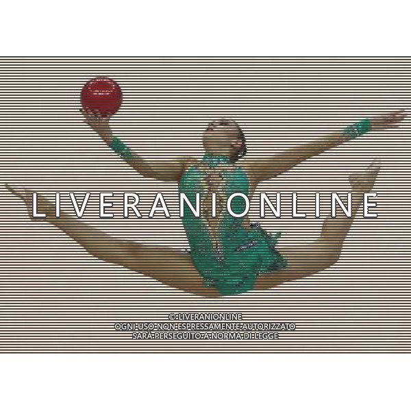 (110822) -- SHENZHEN, Aug. 22, 2011 () -- Evgeniya Kanaeva of Russia competes during the individual ball final of rhythmic gymnastics at the 26th Summer Universiade in Shenzhen, a city of south China\'s Guangdong Province, Aug. 22, 2011. Evgeniya Kanaeva won the gold medal of the event with a total of 29.200. (/Chen Jianli)
