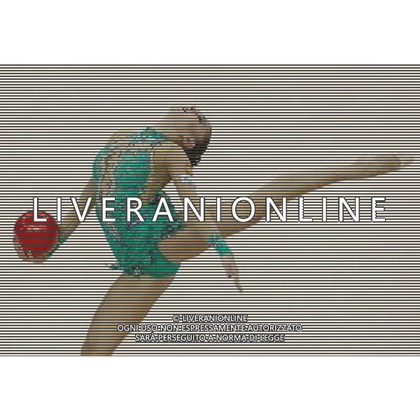 (110822) -- SHENZHEN, Aug. 22, 2011 () -- Evgeniya Kanaeva of Russia competes during the individual ball final of rhythmic gymnastics at the 26th Summer Universiade in Shenzhen, a city of south China\'s Guangdong Province, Aug. 22, 2011. Evgeniya Kanaeva won the gold medal of the event with a total of 29.200. (/Chen Jianli)
