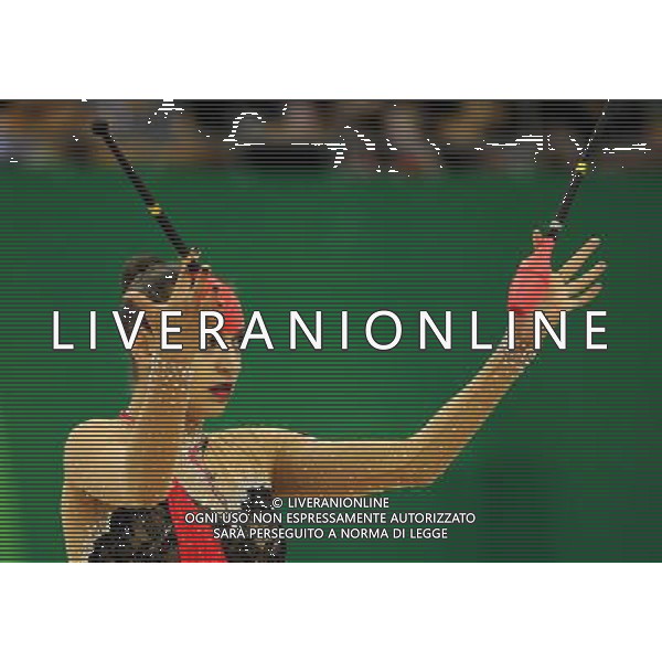 (110822) -- SHENZHEN, Aug. 22, 2011 () -- Evgeniya Kanaeva of Russia competes during the individual clubs final of rhythmic gymnastics at the 26th Summer Universiade in Shenzhen, a city of south China\'s Guangdong Province, Aug. 22, 2011. Evgeniya Kanaeva won the gold medal of the event with a total of 29.200. (/Guo Yong)