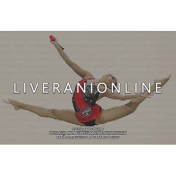(110822) -- SHENZHEN, Aug. 22, 2011 () -- Evgeniya Kanaeva of Russia competes during the individual clubs final of rhythmic gymnastics at the 26th Summer Universiade in Shenzhen, a city of south China\'s Guangdong Province, Aug. 22, 2011. Evgeniya Kanaeva won the gold medal of the event with a total of 29.200. (/Chen Jianli)