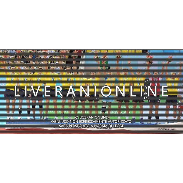 (110822) -- SHENZHEN, Aug. 22, 2011 () -- Silver medalists Ukraine\'s team members react during the awarding ceremony of the men\'s volleyball at the 26th Summer Universiade in Shenzhen, a city of south China\'s Guangdong Province, Aug. 22, 2011. (/Yang Shiyao)(lm)