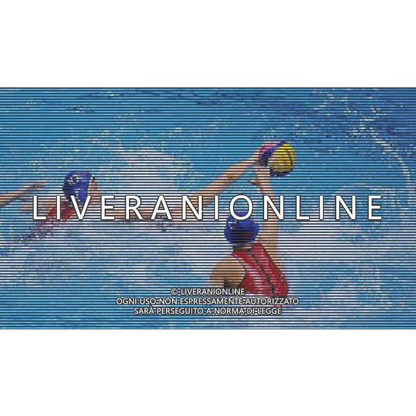 (110822) -- SHENZHEN, Aug. 22, 2011 () -- Ma Huanhuan (L) and Teng Fei (R) of China compete during the women\'s water polo gold medal match against the United States at the 26th Summer Universiade in Shenzhen, a city of south China\'s Guangdong Province, Aug. 22, 2011. China won the match 14-4 and claimed the title of the event. (/Wang Haofei)