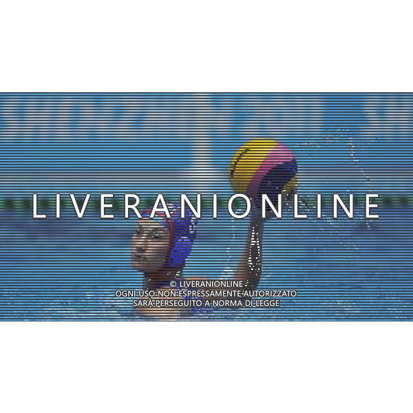 (110822) -- SHENZHEN, Aug. 22, 2011 () -- Alena Vylegzhanina of Russia competes during the women\'s water polo bronze medal match against Italy at the 26th Summer Universiade in Shenzhen, a city of south China\'s Guangdong Province, Aug. 22, 2011. Russia won 18-9. (/Wang Haofei)(lm)