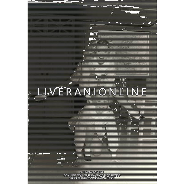 ARCHIVIO GIOVANNI LIVERANI NELLA FOTO ANNA MARIA GAMBINERI ANNUNCIATRICE TELEVISIVA CON MARIA GIOVANNA ELMI TRASMISSIONE PATATRAC AG ALDO LIVERAN S A S