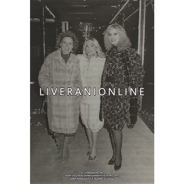 ARCHIVIO GIOVANNI LIVERANI NELLA FOTO BEATRICE CORI ANNUNCIATRICE TELEVISIVA CON ANNA MARIA GAMBINERI E MARIA GIOVANNA ELMI AG ALDO LIVERANI S A S