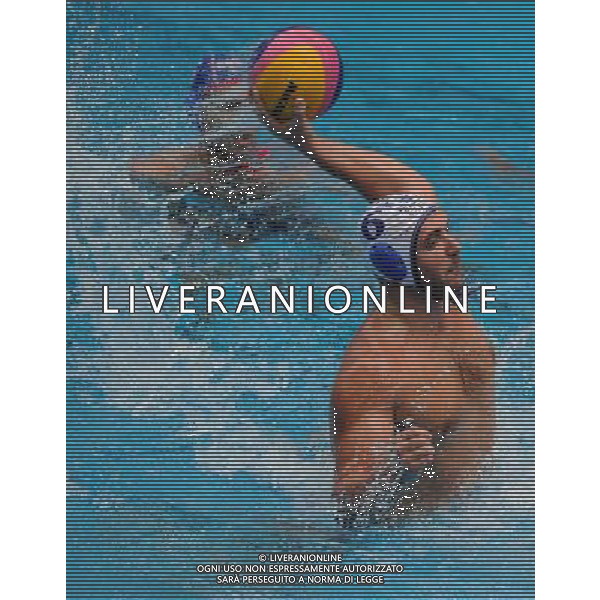 (110823) -- SHENZHEN, Aug. 23, 2011 () -- Boris Vapenski of Serbia attacks during men\'s water polo gold medal match at the 26th Summer Universiade in Shenzhen, a city of south China\'s Guangdong Province, on Aug. 23, 2011. Serbia beat Russia 11-8 to win the gold. (/Lin Yiguang)(wx)