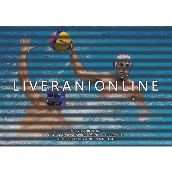 (110823) -- SHENZHEN, Aug. 23, 2011 () -- Marko Petkovic (R) of Serbia attacks during men\'s water polo gold medal match at the 26th Summer Universiade in Shenzhen, a city of south China\'s Guangdong Province, on Aug. 23, 2011. Serbia beat Russia 11-8 to win the gold. (/Lin Yiguang)(wx)