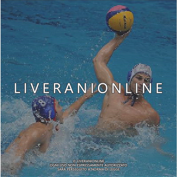 (110823) -- SHENZHEN, Aug. 23, 2011 () -- Marko Petkovic of Serbia attacks during men\'s water polo gold medal match at the 26th Summer Universiade in Shenzhen, a city of south China\'s Guangdong Province, on Aug. 23, 2011. Serbia beat Russia 11-8 to win the gold. (/Lin Yiguang)(wx)