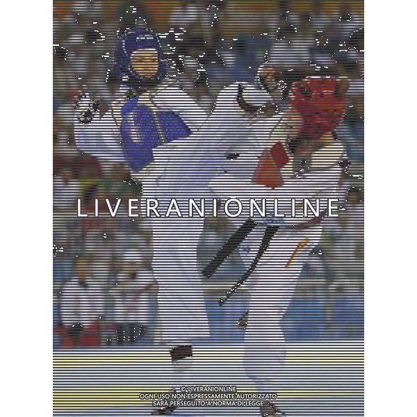 (110823) -- SHENZHEN, Aug. 23, 2011 () -- Hatice Kubra Yangin (L) of Turkey competes with Laura Urriola Ateca of Spain during women\'s -53kg match of taekwondo at the 26th Summer Universiade in Shenzhen, a city of south China\'s Guangdong Province, on Aug. 23, 2011. Hatice Kubra Yangin won Laura Urriola Ateca 9-0 to get the gold medal. (/Liang Xu)(wx)