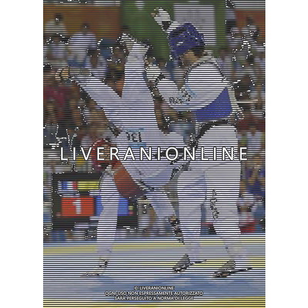 (110823) -- SHENZHEN, Aug. 23, 2011 () -- Umut Bildik (R) of Turkey competes with Stevens Barclais of France during men\'s -63kg match of taekwondo at the 26th Summer Universiade in Shenzhen, a city of south China\'s Guangdong Province, on Aug. 23, 2011. Umut Bildik won Stevens Barclais 5-4 to get the gold medal. (/Liang Xu)(wx)