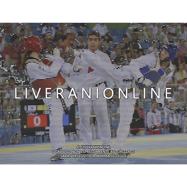 (110823) -- SHENZHEN, Aug. 23, 2011 () -- Chuang Chiachia (R) of Chinese Taipei competes with Park Min Yeon of South Korea during women\'s -73kg match of taekwondo at the 26th Summer Universiade in Shenzhen, a city of south China\'s Guangdong Province, on Aug. 23, 2011. Chuang Chiachia won Park Min Yeon 3-2 to get the gold medal. (/Liang Xu)(wx)