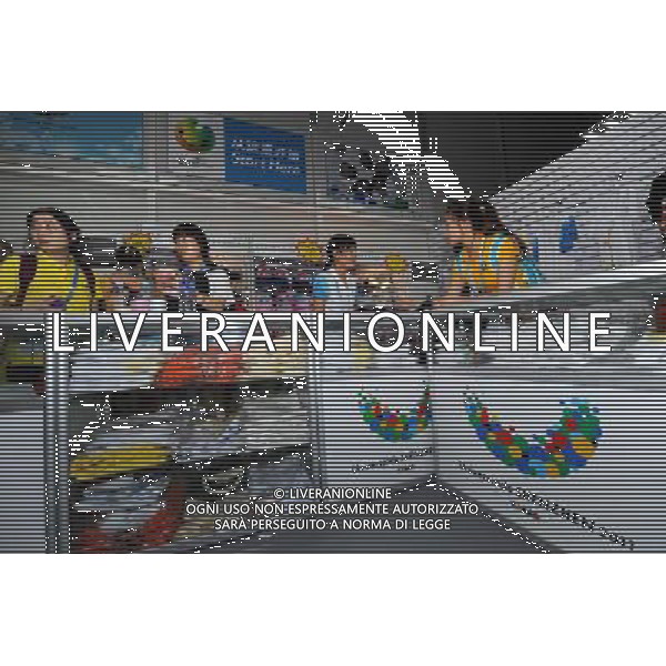 (110823) -- SHENZHEN, Aug. 23, 2011 () -- Athletes of South Korea go shopping in the Universiade Village of the 26th Summer Universiade in Shenzhen, a city of south China\'s Guangdong Province, Aug. 23, 2011. The largest-ever World University Games lowered its curtain here on Tuesday night. (/Guo Yong) (kh)