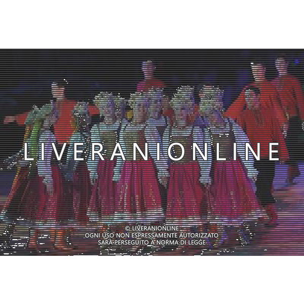 (110823) -- SHENZHEN, Aug. 23, 2011 () -- Performers from Kazan of Russia dance during the closing ceremony of the 26th Summer Universiade held at the Window of the World theme park in Shenzhen, a city of south China\'s Guangdong Province, Aug. 23, 2011. The next Universiade will be held in Kazan in 2013. (/Lin Yiguang)(kh)