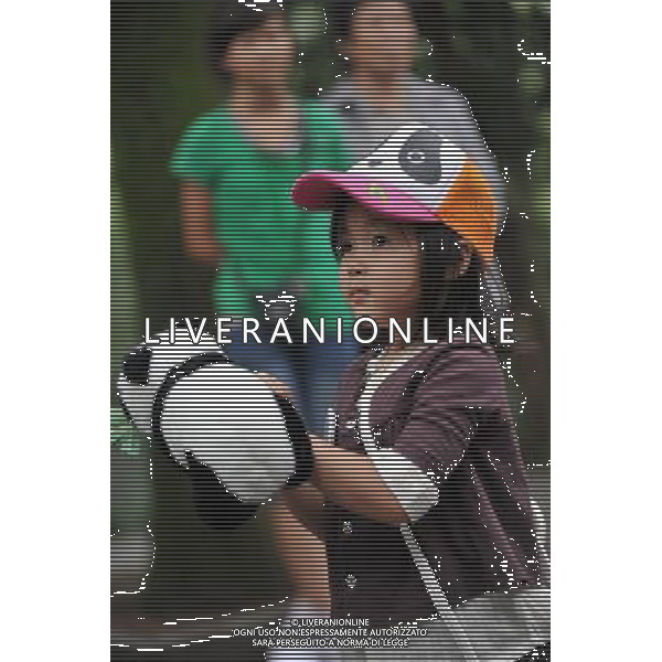 HANGZHOU, Aug. 24, 2011 Four year old Shu Xi attends the birthday party of giant panda Ya Lin and Shu Yun in the Zoo of Hangzhou, east China\'s Zhejiang Province, Aug. 24, 2011. Over ten children born in August were invited to the Zoo of Hangzhou on Wednesday to celebrate the 3rd birth anniversary of giant panda Shu Yun and Ya Lin, who were born in August, 2008 in Chengdu. (/Huang Zongzhi) (zgp)