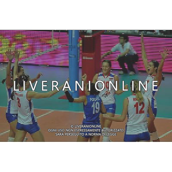 (110825) -- MACAO, Aug. 25, 2011 () -- Serbian players cheer for a point during the group A match against Russia at 2011 FIVB World Grand Prix\'s finals in Macao, south China, Aug. 25, 2011. Serbia won 3-1. (/Lo Ping Fai)