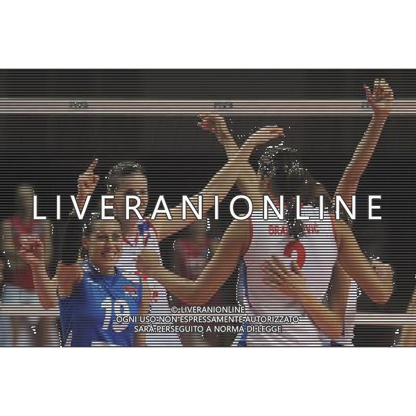 (110825) -- MACAO, Aug. 25, 2011 () -- Serbian players cheer for a point during the group A match against Russia at 2011 FIVB World Grand Prix in Macao, south China, Aug. 25, 2011. Serbia won 3-1. (/Cheong Kam Ka)