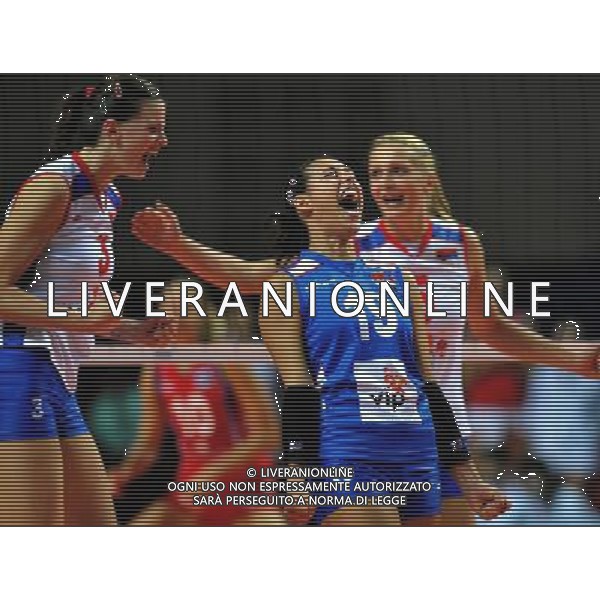 (110825) -- MACAO, Aug. 25, 2011 () -- Serbian player Silvija Popovic (C) celebrates with her teammates for a point during the group A match against Russia at 2011 FIVB World Grand Prix in Macao, south China, Aug. 25, 2011. Serbia won 3-1. (/Lo Ping Fai)