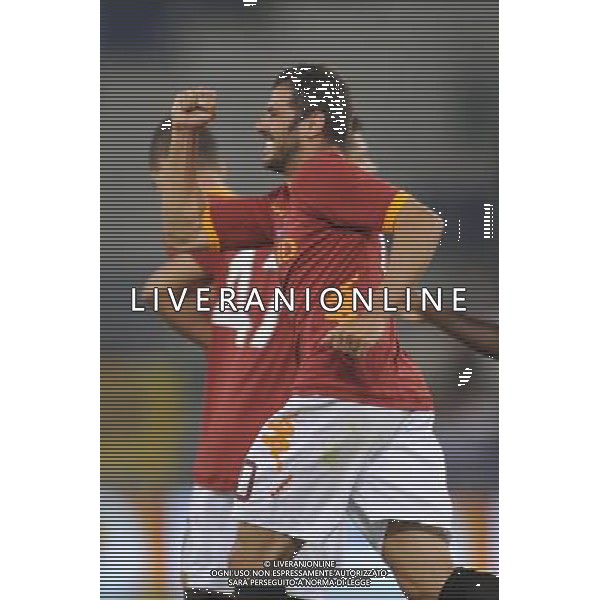 Roma - 25/08/2011 - Stadio Olimpico - Spareggi di Uefa Europa League ritorno - AS Roma vs Slovan Bratislava - nella foto: L\'esultanza di Simone Perrotta ¬© Fabrizio Corradetti - ag. Aldo Liverani sas