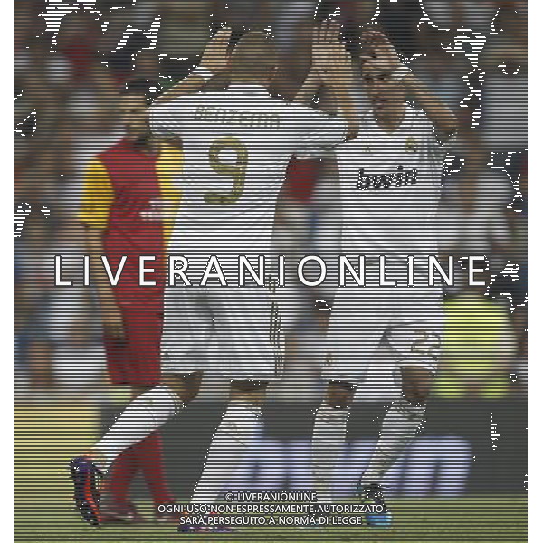 Real Madrid\'s Karim Benzema celebrates goal with Angel di Maria during Santiago Bernabeu Cup on august 24th 2011. Photo: Cesar Cebolla / ALFAQUI