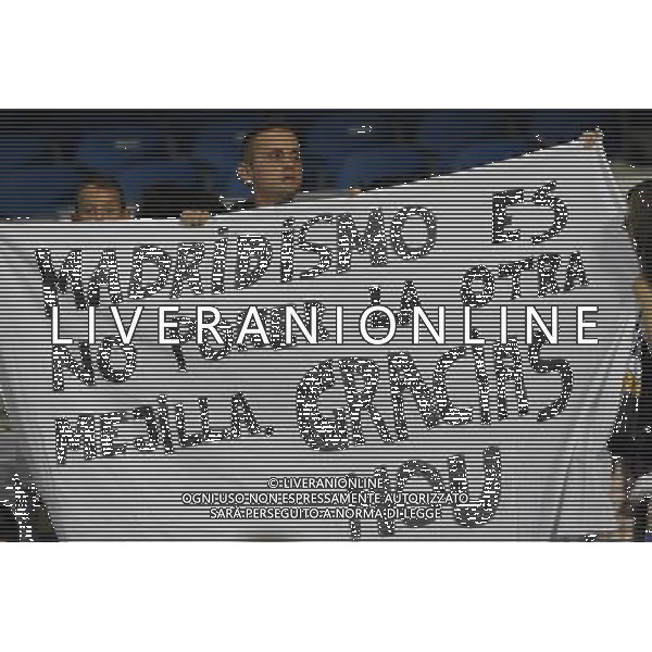 Real Madrid fans support Jose Mourinho during Santiago Bernabeu Cup on August 24th 2011. Photo: Cesar Cebolla / ALFAQUI