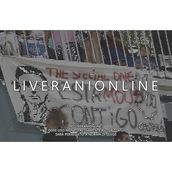 Real Madrid fans support Jose Mourinho during Santiago Bernabeu Cup on August 24th 2011. Photo: Cesar Cebolla / ALFAQUI