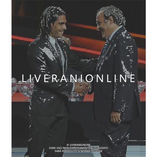 UEFA Europa League 2011/2012 Sorteggo Fase a Gironi Montecarlo - 26.08.2011 Sorteggo Fase a Gironi Nella Foto:Michel Platini premia Radamel Falcao per i 17 gol (record) in Europa League della scorsa stagione /Ph.Vitez-Ag. Aldo Liverani