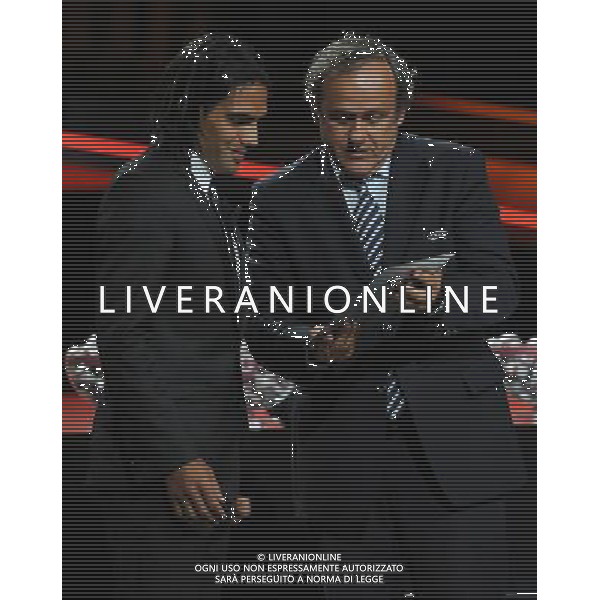 UEFA Europa League 2011/2012 Sorteggo Fase a Gironi Montecarlo - 26.08.2011 Sorteggo Fase a Gironi Nella Foto:Michel Platini premia Radamel Falcao per i 17 gol (record) in Europa League della scorsa stagione /Ph.Vitez-Ag. Aldo Liverani