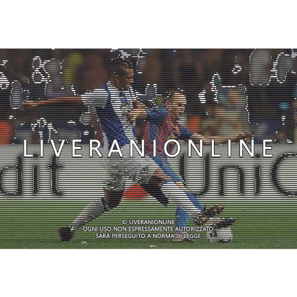 UEFA Supercoppa Europea 2011 Montecarlo - 26.08.2011 Barcellona-Porto Nella Foto:iniesta guarin /Ph.Vitez-Ag. Aldo Liverani