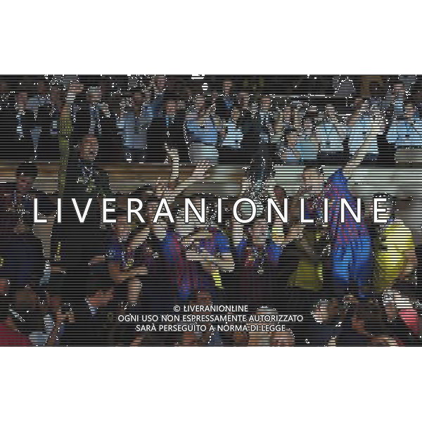 UEFA Supercoppa Europea 2011 Montecarlo - 26.08.2011 Barcellona-Porto Nella Foto:xavi alza la coppa /Ph.Vitez-Ag. Aldo Liverani