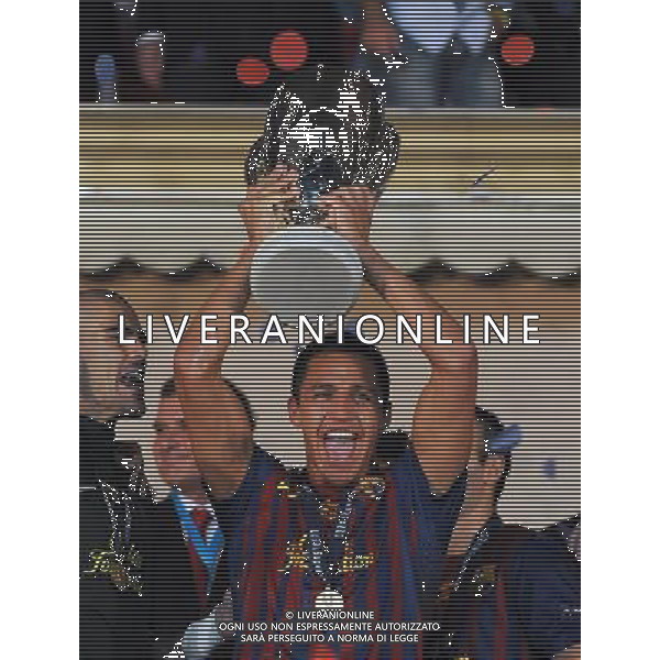 UEFA Supercoppa Europea 2011 Montecarlo - 26.08.2011 Barcellona-Porto Nella Foto:alexis sanchez con la coppa /Ph.Vitez-Ag. Aldo Liverani