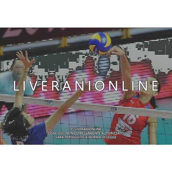 MACAO, Aug. 26, 2011 Serbian player Milena Rasic (R) spikes the ball during the group A match against Thailand at 2011 FIVB World Grand Prix in Macao, south China, Aug. 26, 2011. Serbia won 3 0. (/Lo Ping Fai)