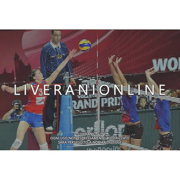 MACAO, Aug. 26, 2011 Serbian player Sanja Malagurski (L) lifts the ball during the group A match against Thailand at 2011 FIVB World Grand Prix in Macao, south China, Aug. 26, 2011. Serbia won 3 0. (/Lo Ping Fai)