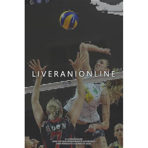MACAO, Aug. 26, 2011 Thaisa Menezes (R) of Brazil spikes the ball during the group B match against the United States at 2011 FIVB World Grand Prix in Macao, south China, Aug. 26, 2011. Brazil won 3 1. (/Cheong Kam Ka)