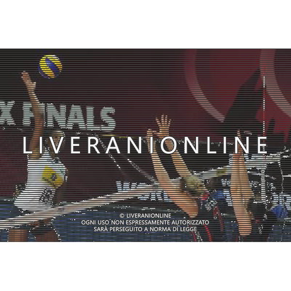 MACAO, Aug. 26, 2011 Fernanda Rodrigues (L) of Brazil spikes the ball during the group B match against the United States at 2011 FIVB World Grand Prix in Macao, south China, Aug. 26, 2011. Brazil won 3 1. (/Cheong Kam Ka)