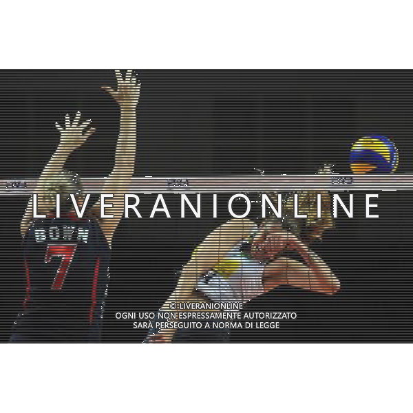 MACAO, Aug. 26, 2011 Thaisa Menezes (R) of Brazil spikes the ball during the group B match against the United States at 2011 FIVB World Grand Prix in Macao, south China, Aug. 26, 2011. Brazil won 3 1. (/Cheong Kam Ka)