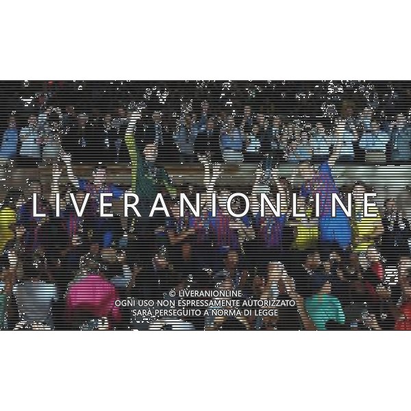 UEFA Supercoppa Europea 2011 Montecarlo - 26.08.2011 Barcellona-Porto Nella Foto:Premiazione-Xavi Hernandez alza la coppa /Ph.Vitez-Ag. Aldo Liverani