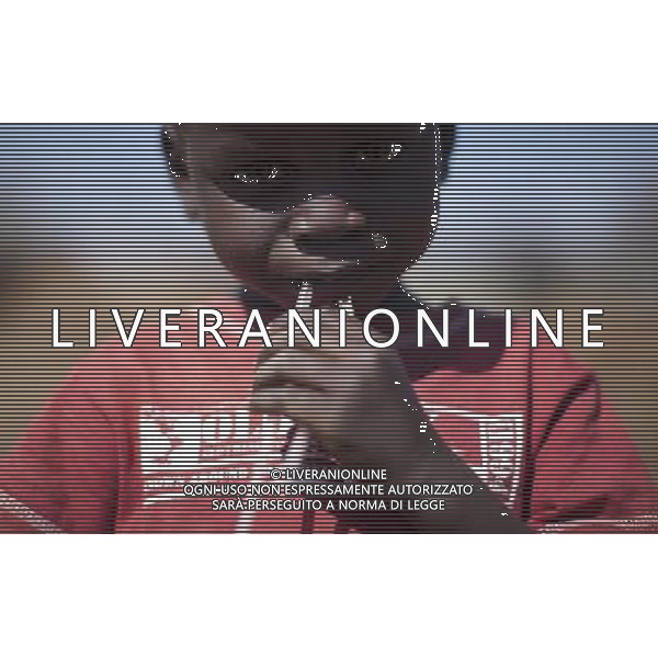 JOHANNESBURG , Sept. 01, 2011 4 year old Fuwdo chews a plastic straw he found in trash in Slovo Part of Soweto, Johannesburg, South Africa, Aug. 26, 2011. Children in the shanty towns don\'t have fancy toys like transformers, barbies or remote control airplanes, but they have a lot of fun playing with a piece of wire, a ball, a discarded circuit board or even a piece of paper. These so called toys bring happiness to the children, though heart breaking it may seem to others. (/Fei Maohua) (xhn)