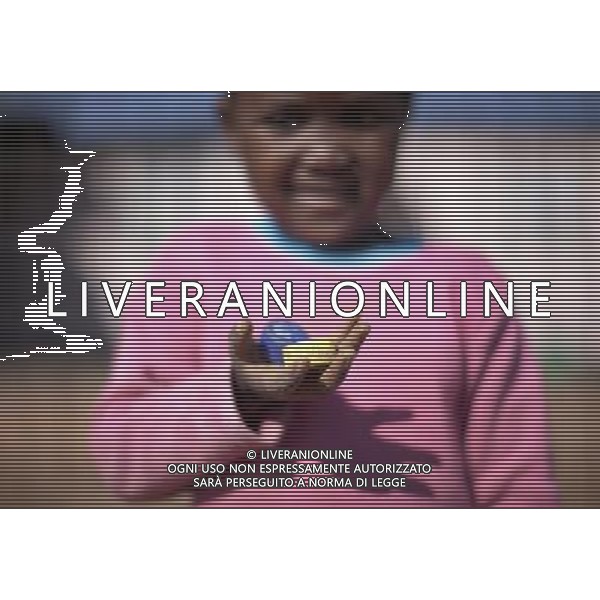 JOHANNESBURG , Sept. 01, 2011 5 year old Phelokazi Zimkita holds two bottle caps as toys in hands in Motswaledi Informal settlement of Soweto, Johannesburg, South Africa, Aug. 24, 2011. Children in the shanty towns don\'t have fancy toys like transformers, barbies or remote control airplanes, but they have a lot of fun playing with a piece of wire, a ball, a discarded circuit board or even a piece of paper. These so called toys bring happiness to the children, though heart breaking it may seem to others. (/Fei Maohua) (xhn)