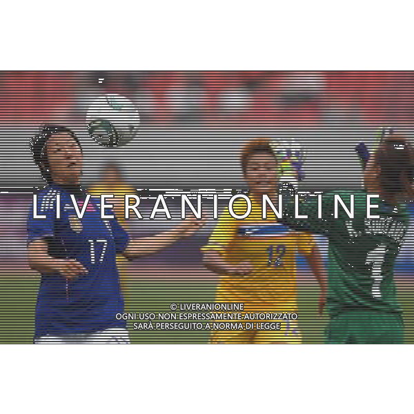 (110901) -- JINAN, Sept. 1, 2011 () -- Nagasato Yuki (L) of Japan fights for the ball during a qualifying match of 2012 Olympic women football tournament in Jinan, capital of Shandong province, China, Sept. 1, 2011. Japan beat Thailand 3-0. (/Guo Xulei)