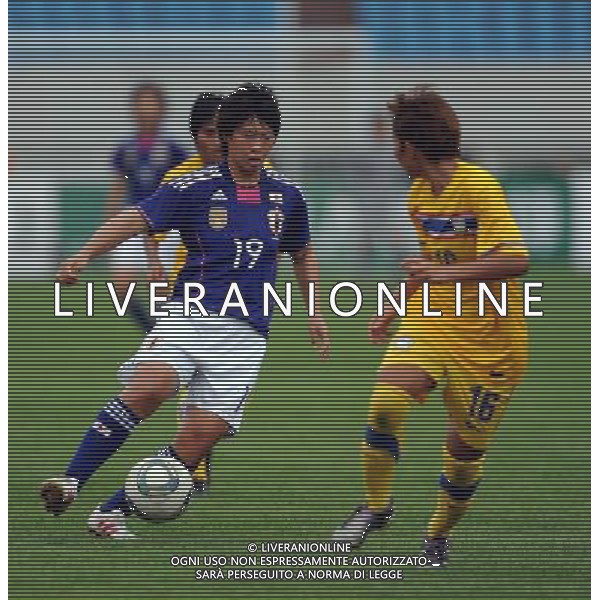 (110901) -- JINAN, Sept. 1, 2011 () -- Takase Megumi (L) of Japan competes during a qualifying match of 2012 Olympic women football tournament in Jinan, capital of Shandong province, China, Sept. 1, 2011. Japan beat Thailand 3-0. (/Fan Changguo)