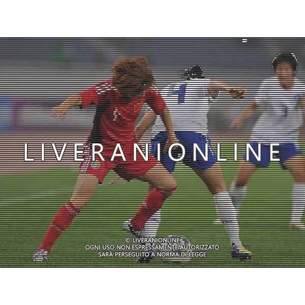 (110901) -- JINAN, Sept. 1, 2011 () -- Xu Yuan (L) of China competes during a qualifying match of 2012 Olympic women football tournament in Jinan, capital of Shandong Province, China, Sept. 1, 2011. China and South Korea played a draw 0-0. (/Xu Suhui)