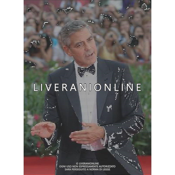 (110831) -- VENICE, Aug. 31, 2011 () -- U.S. director and actor George Clooney of the opening film \'The Ides of March\' poses on the red carpet during the opening of the 68th Venice International Film Festival in Venice, Italy, Aug. 31, 2011. (/Wang Qingqin)