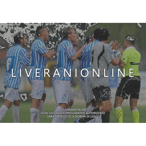 Lega Pro 1° Divisione Girone A 2011/2012 1°Giornata Ferrara - 04.09.2011 Spal-Pisa Nella Foto:proteste spal per il presunto gol di mano di perna /Ph.Vitez-Ag. Aldo Liverani